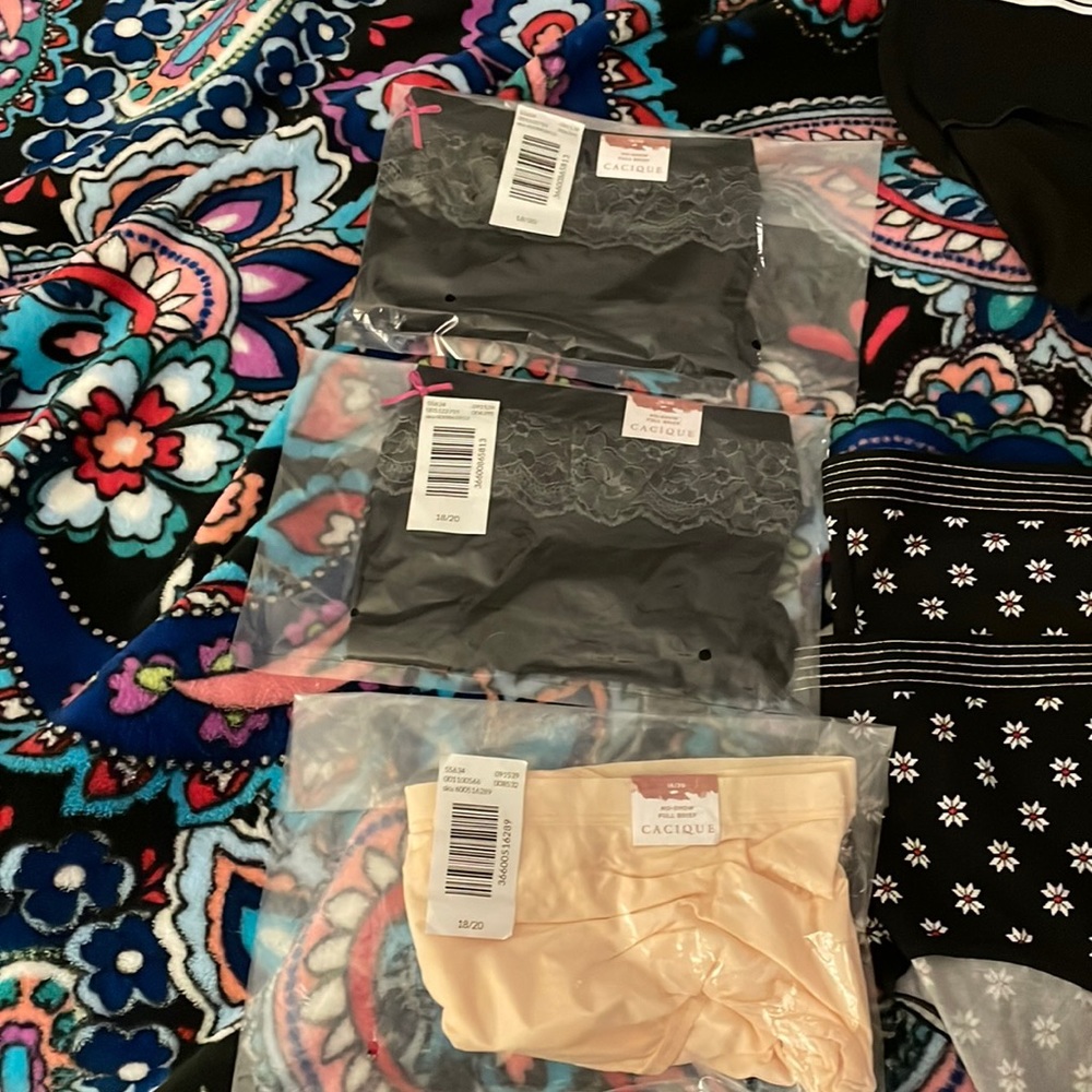 Lot of 9 brand new pairs of ladies panties.